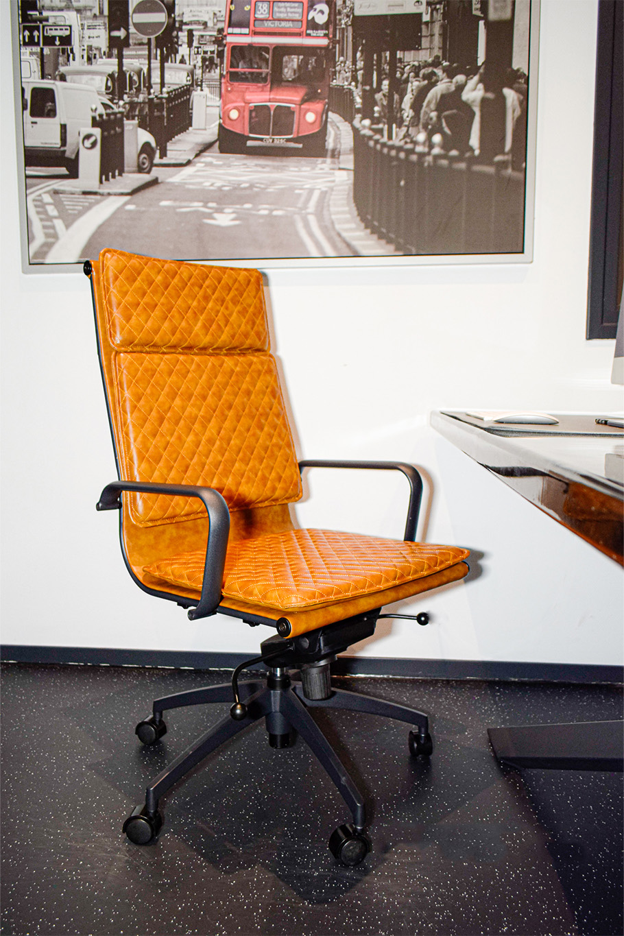 Diamond office chair cognac
