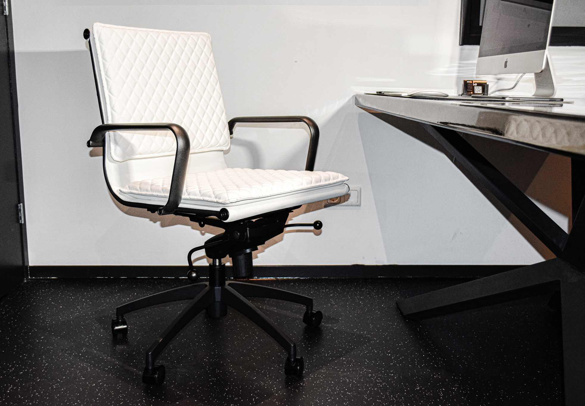 Diamond office chair wit