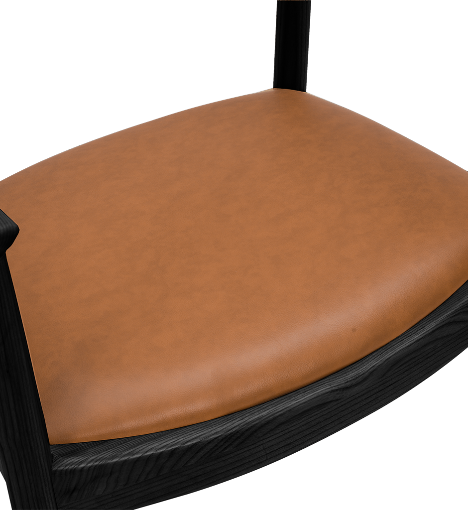 Wegner Kennedy Chair | Zwart Essen | Cognac Zitting